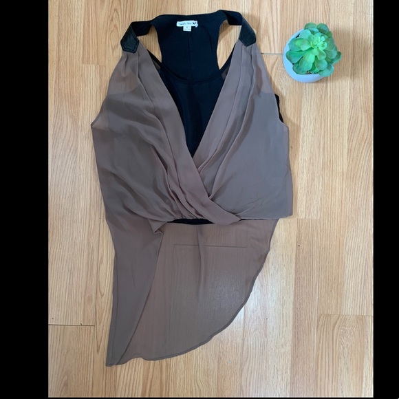 Asymmetrical top - Picture 1 of 4